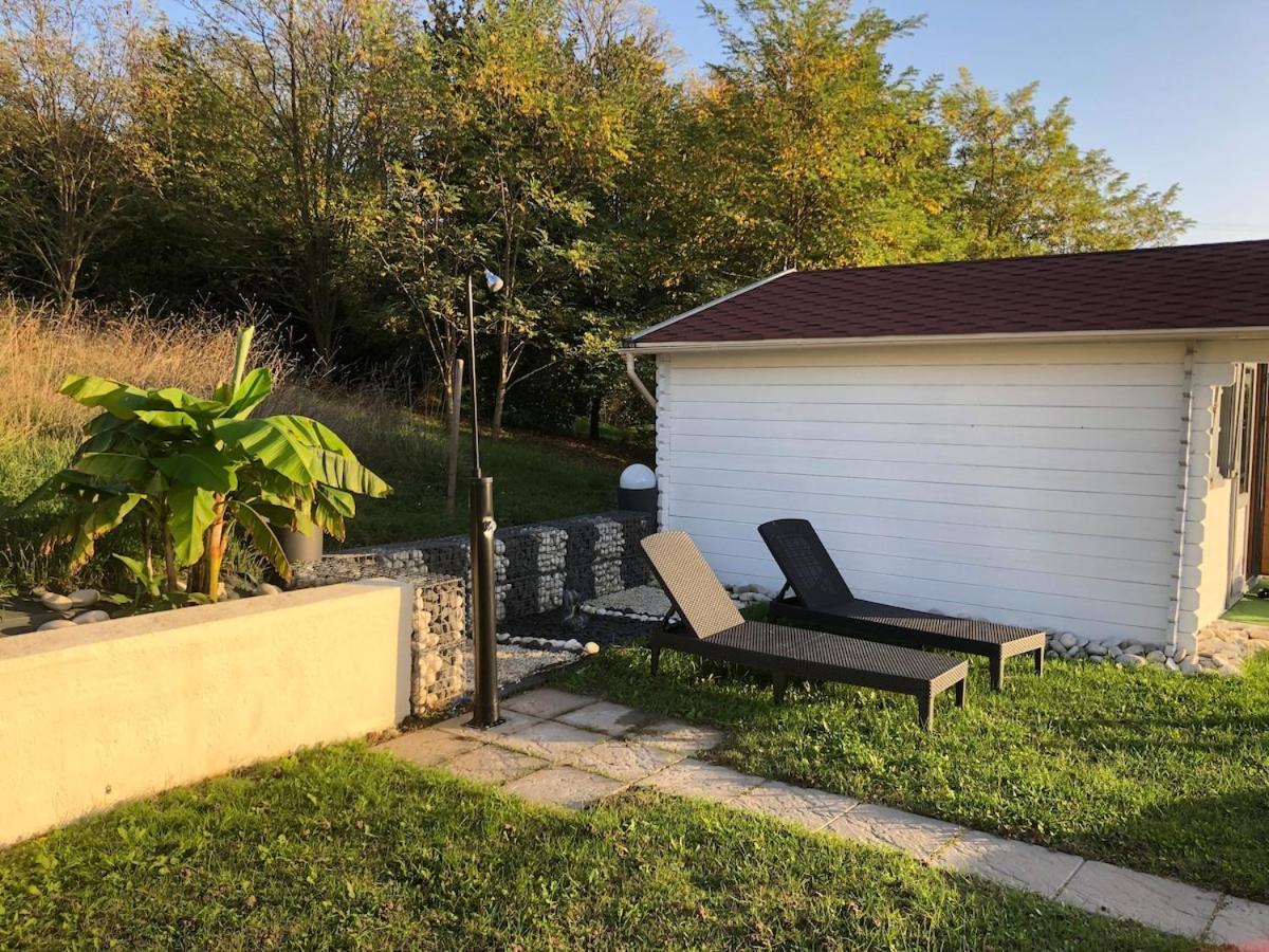 Maison De Vacances Avec Ses Petits Chalets Aouste-sur-Sye Kültér fotó